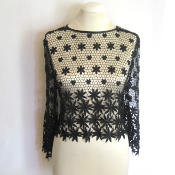 Unknown Tops - Crotchet Floral Lace Cropped Top